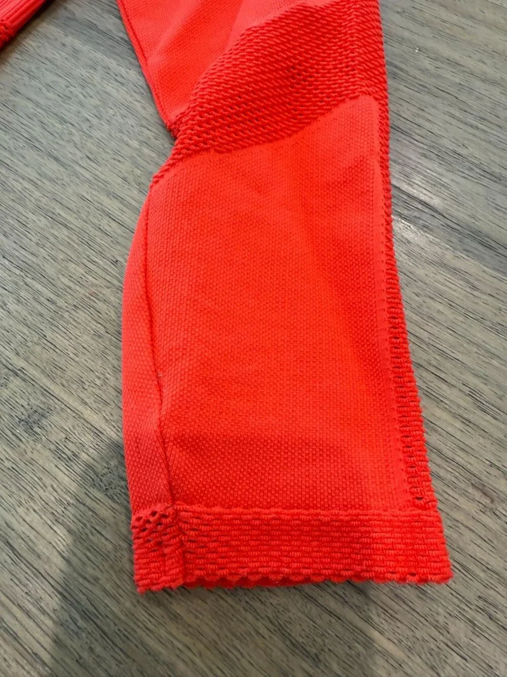 Nike approximate moisture color